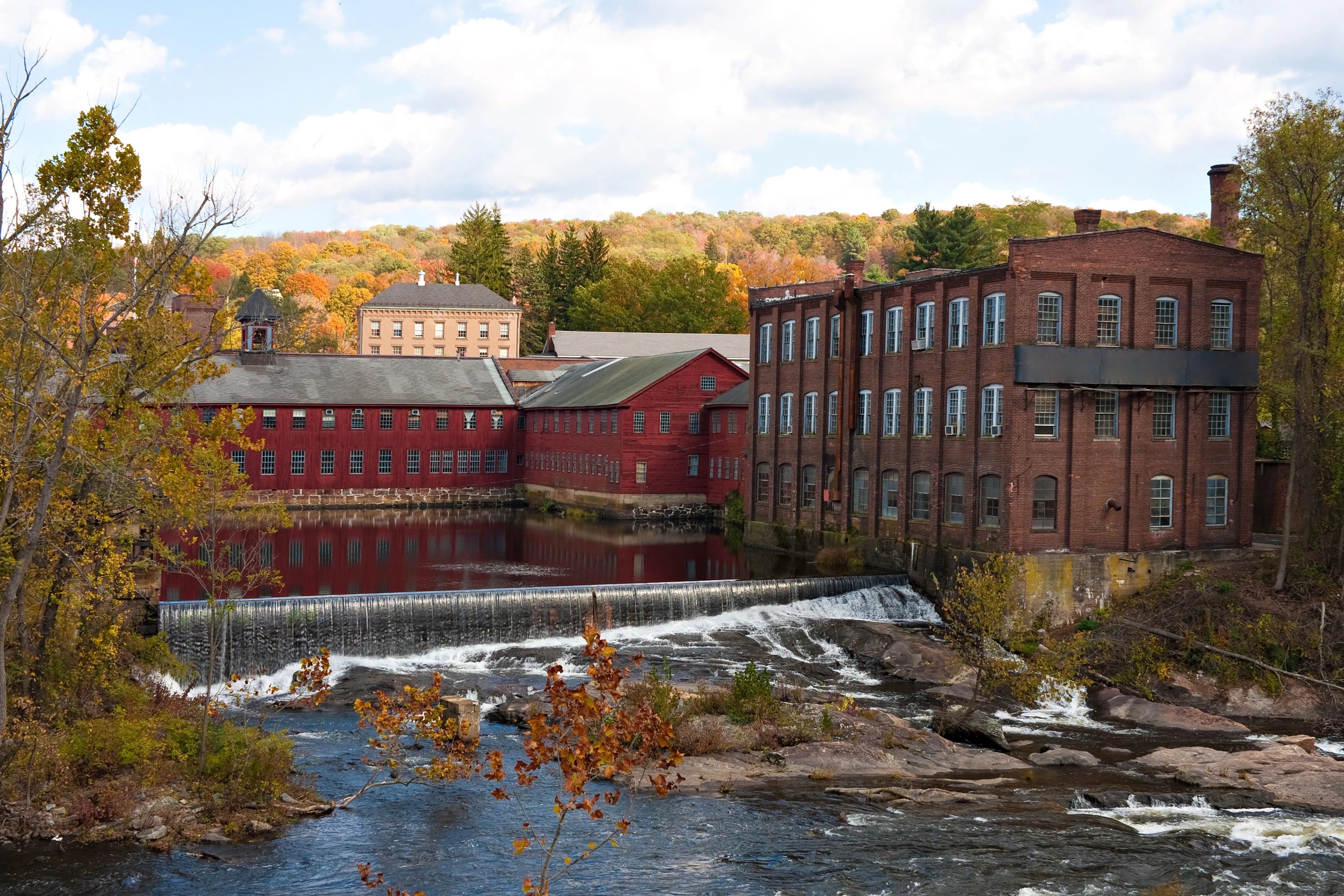 Delving into the Connecticut Cannabis Scene: THCA Diamonds' Legality - CaliGreenGold