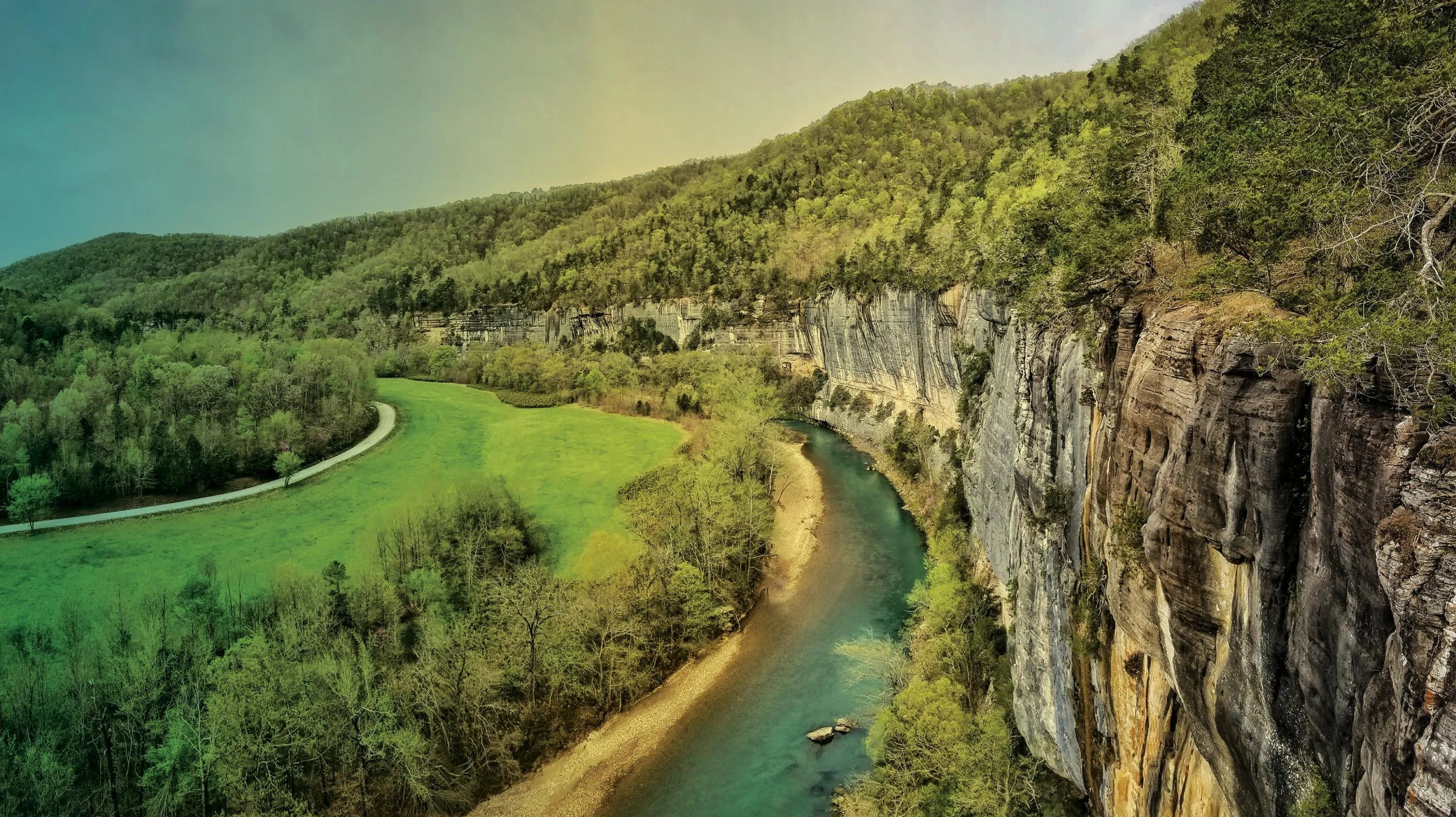 THCA Diamonds in the Natural State: Navigating Arkansas' Cannabis Landscape - CaliGreenGold