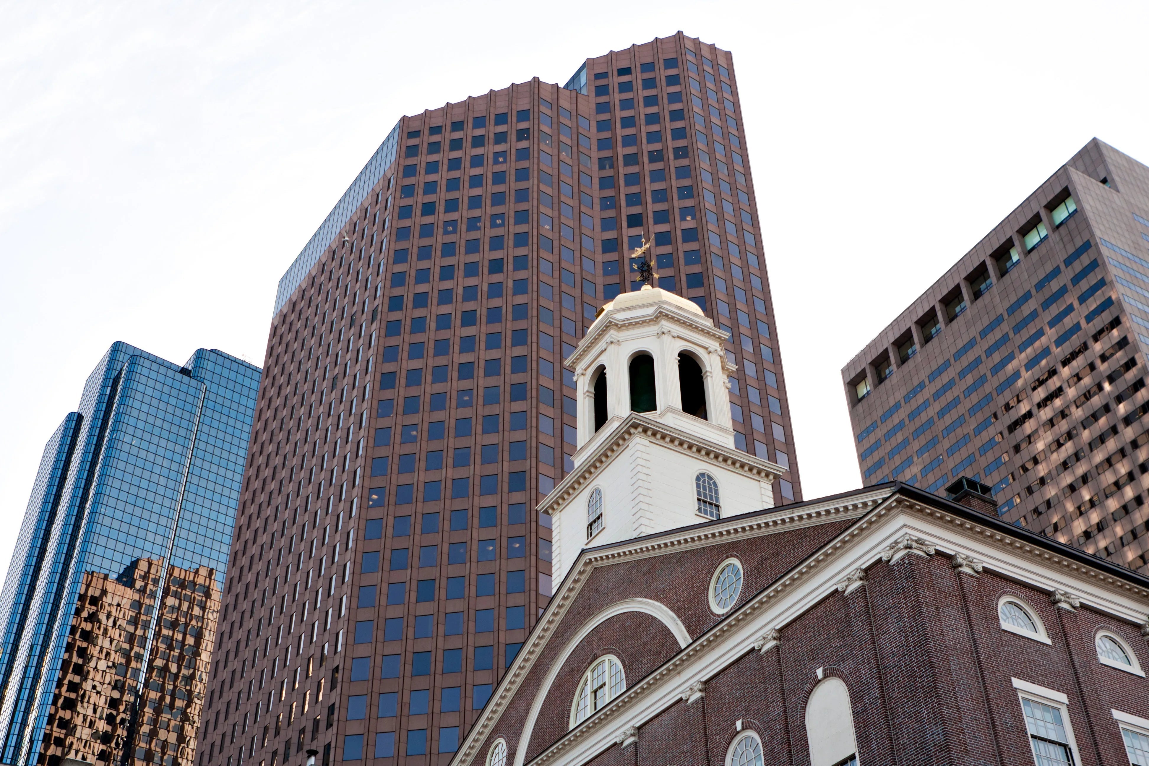 THCA Diamonds Unveiled: Navigating the Cannabis Landscape in Massachusetts - CaliGreenGold